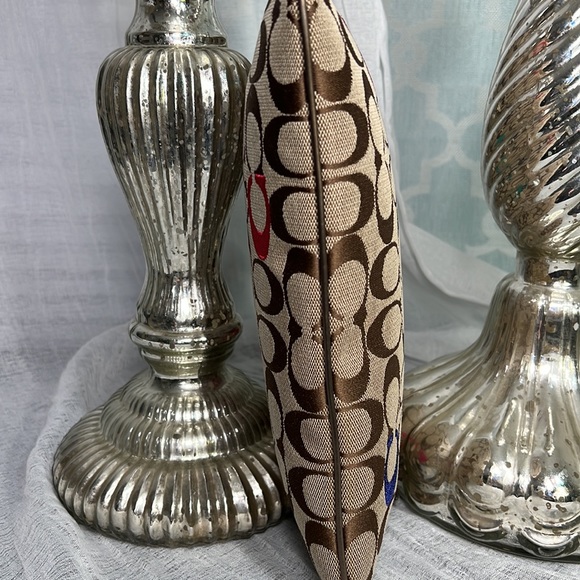 Coach Clutch - Picture 8 of 11